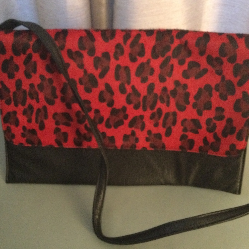 Flat Portfolio black & red animal print purse